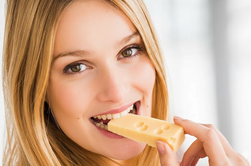 Mangiare formaggio per la salute e il benessere generale