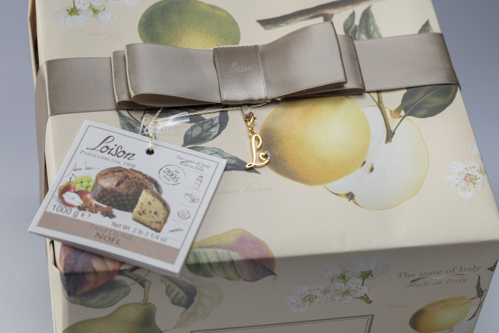 Italian artisan panettone producer with selected ingredients